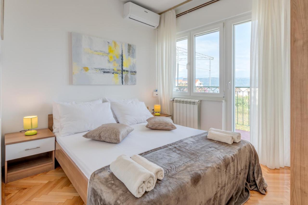 Apartments By The Sea Slatine, Ciovo - 11047 Extérieur photo